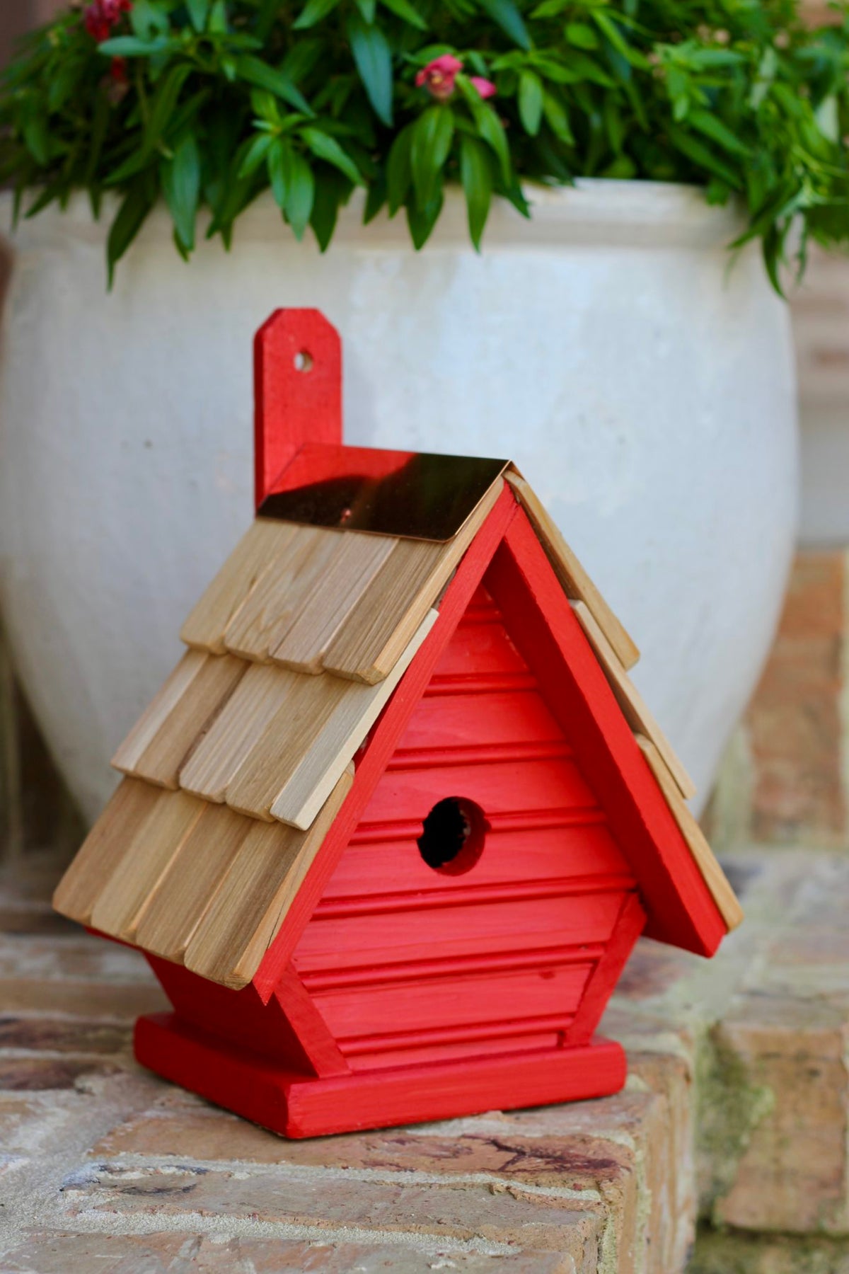 Chick birdhouse in a small decorative nesting box